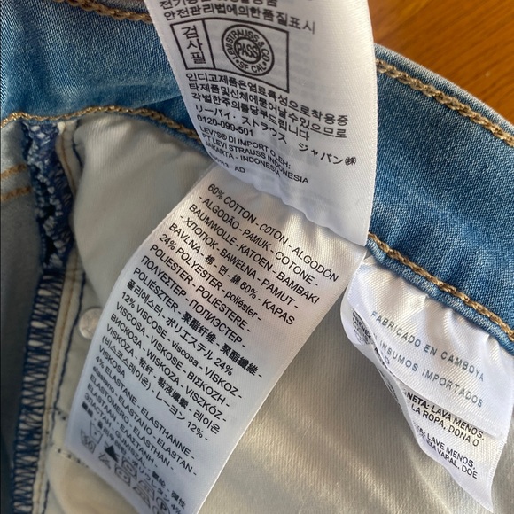 Levi's Women’s 312 Shaping Slim Light Blue Jeans Sz 31/32.  NWT - Picture 10 of 10